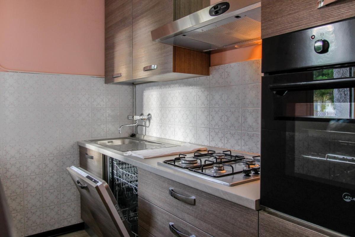 Residence Riviera Mare Пиетра Лигуре Екстериор снимка
