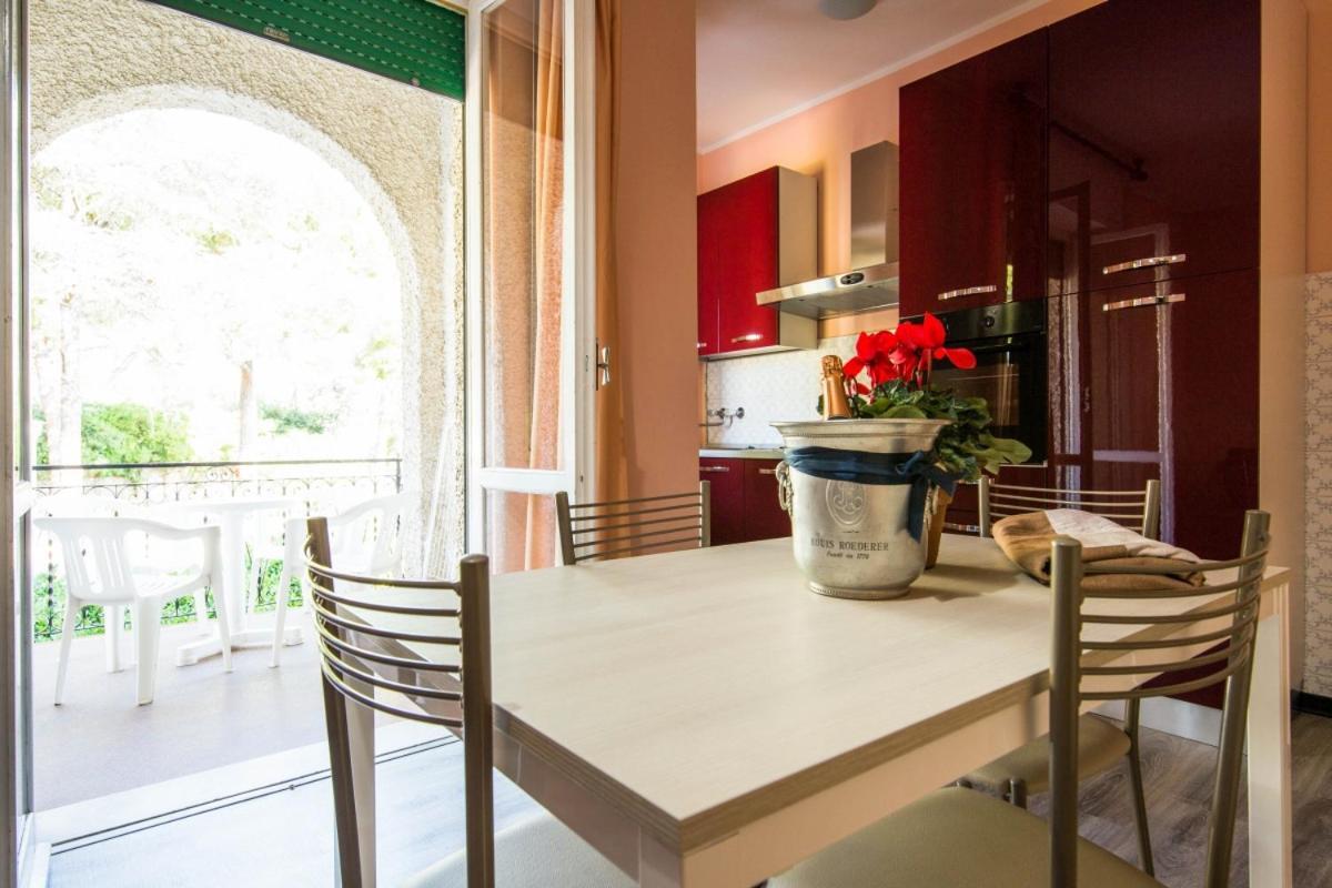 Residence Riviera Mare Пиетра Лигуре Екстериор снимка