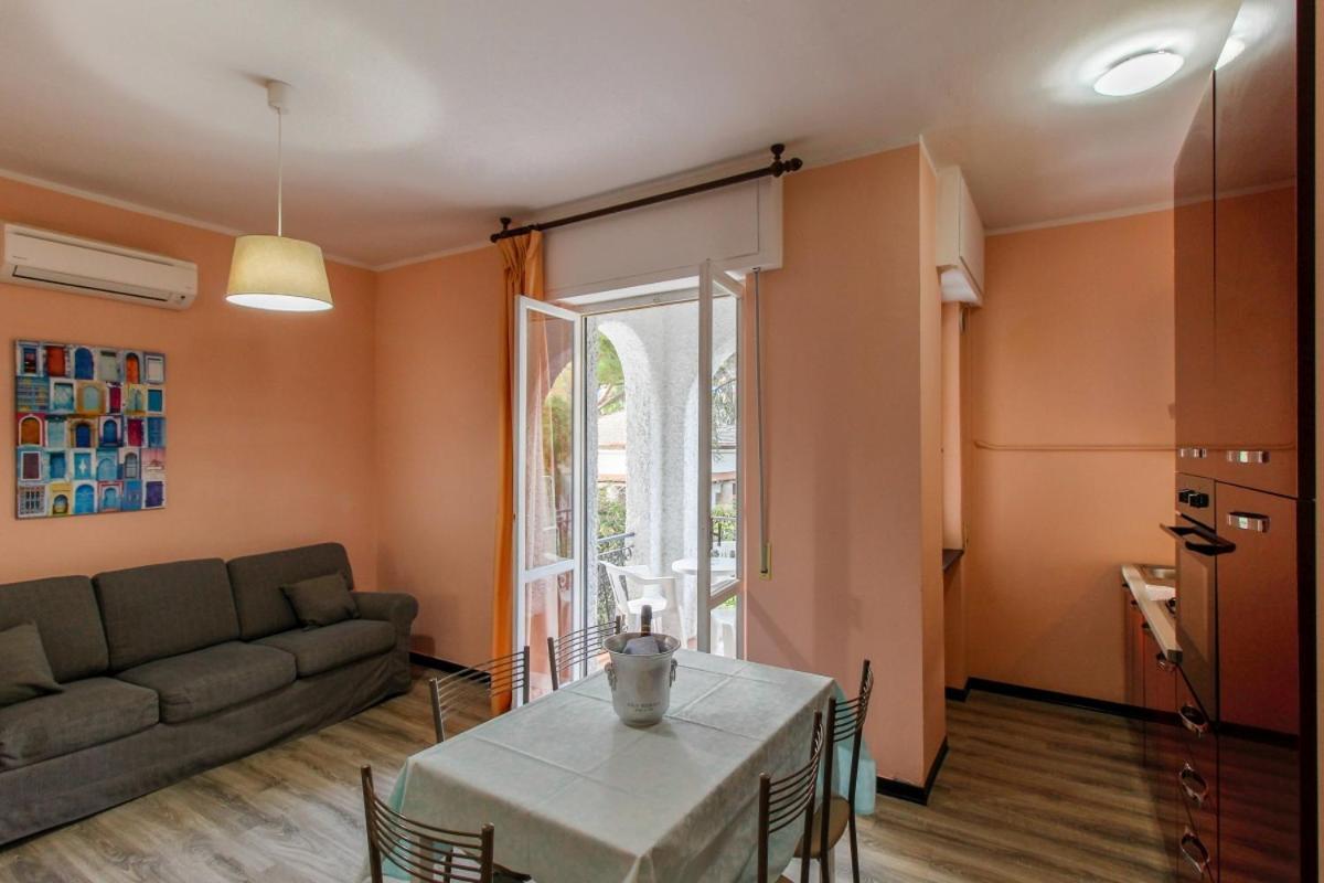 Residence Riviera Mare Пиетра Лигуре Екстериор снимка